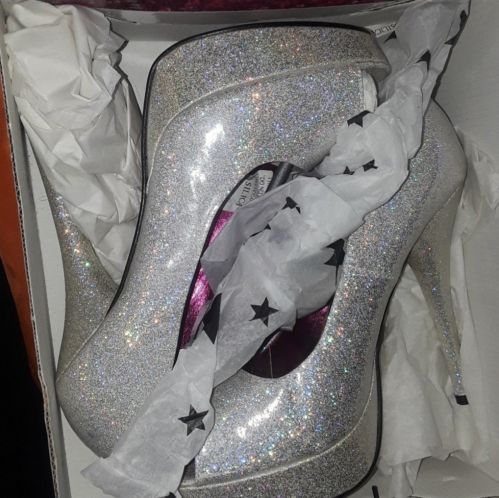 holographic glitter pumps